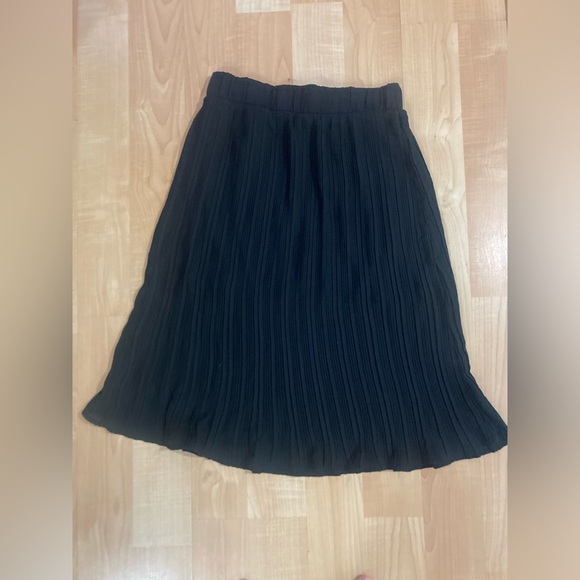Pleated Midi Skirt - Picture 3 of 4